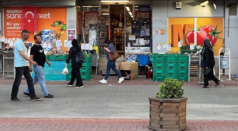 (Özel) İlkokul çocuklarının kutulu şakası kamerada
