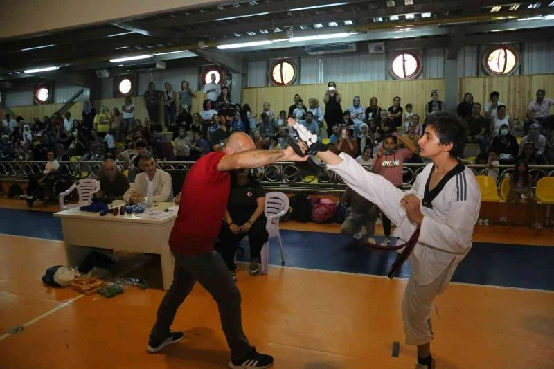 310 tekvando sporcusu kuşak atladı
