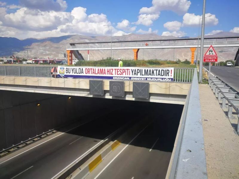 Erzincan’da ortalama hız ihlal tespit uyarı pankartları asıldı
