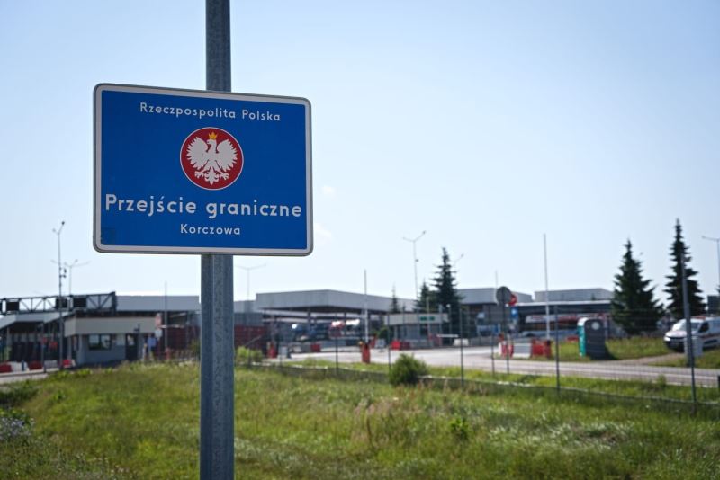 Polonya ve Baltık ülkeleri Rus vatandaşlarına sınırlarını kapattı
