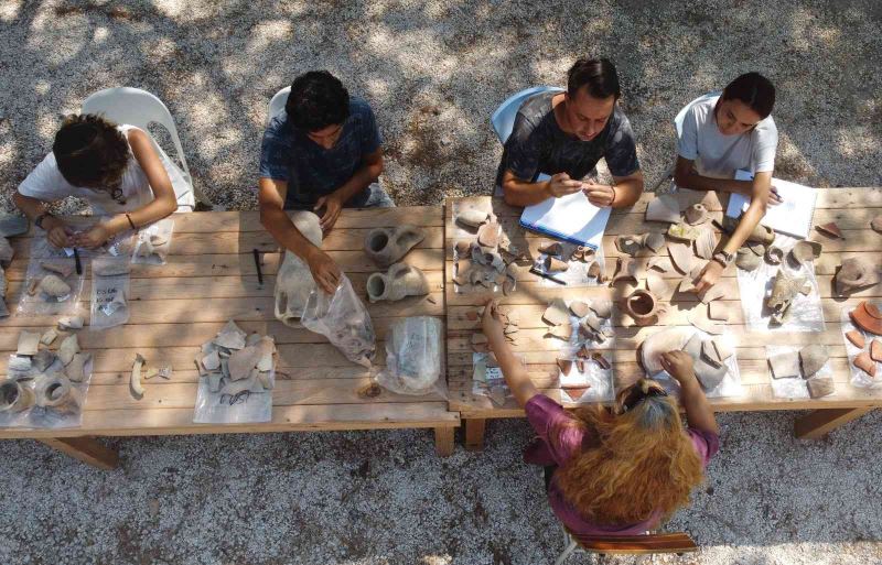 11 bin seramik parçası tek tek elden geçiyor turizme kazandırılıyor
