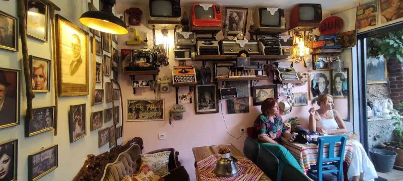 Bu kafeye gelenler 40 yıl öncesine yolculuk yapıyor
