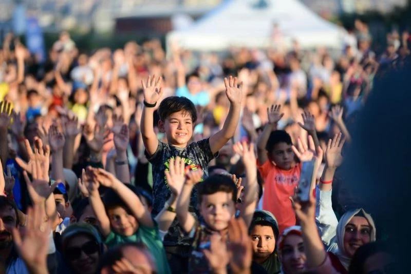 Rafadan Tayfa Altındağlı çocuklarla buluştu
