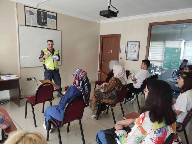 468 sürücü adayına trafik güvenliği eğitimi verildi
