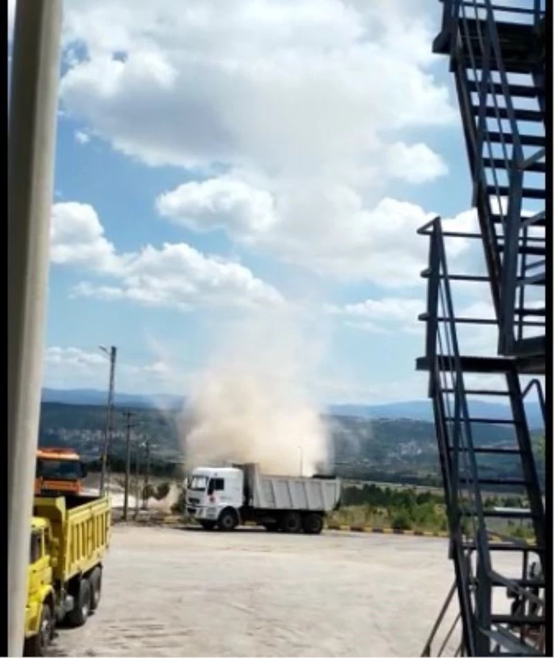 Şantiyede çıkan hortum paniğe sebep oldu
