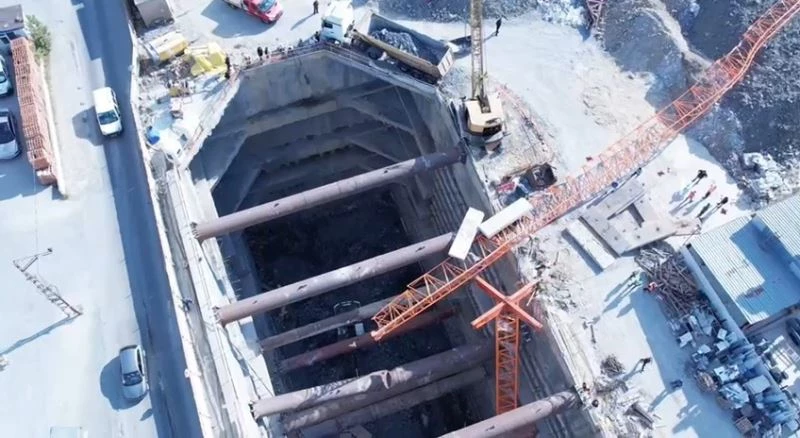 Sancaktepe’de metro çalışmasında vinç devrildi: 2 ölü, 1 yaralı
