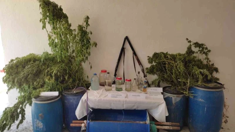 Hatay’da 880 litre sahte içki ele geçirildi
