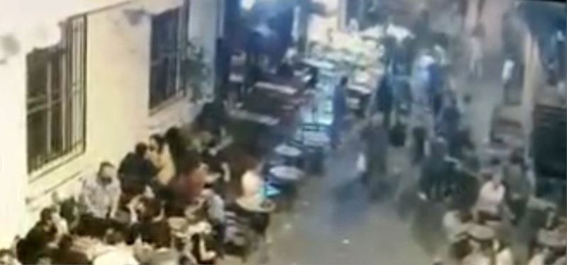 İstanbul’da cinayetle biten bıçaklı kavga kamerada: 8 yerinden bıçaklanarak öldürüldü
