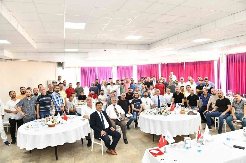 Başkan Gümrükçü, berberler ile buluştu
