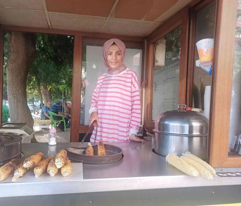 Mısır satarak eğitim masraflarını karşılıyor
