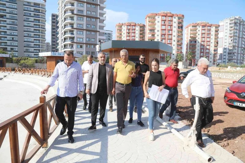 İş insanlarından Otizm Köyüne 100 bin liralık destek
