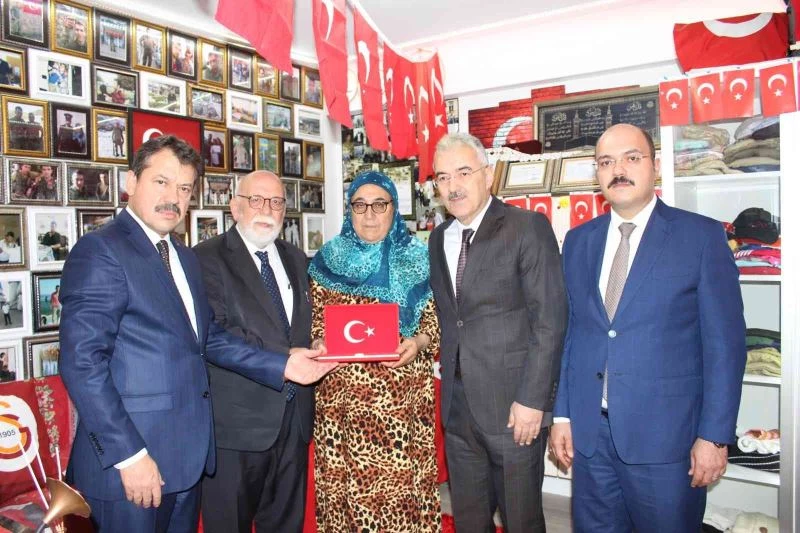 Gara şehidinin emaneti annesine teslim edildi
