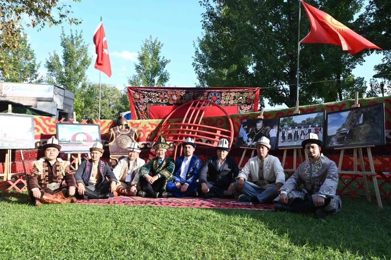 Bursa’dan Guinness’e ’Manas Destanı’
