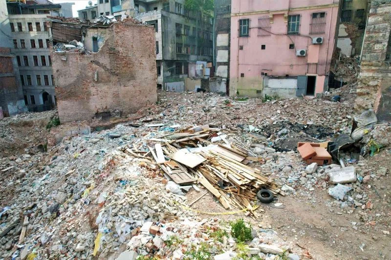Beyoğlu’nda 3 sokaktaki 29 binanın yıkımı tamamlandı

