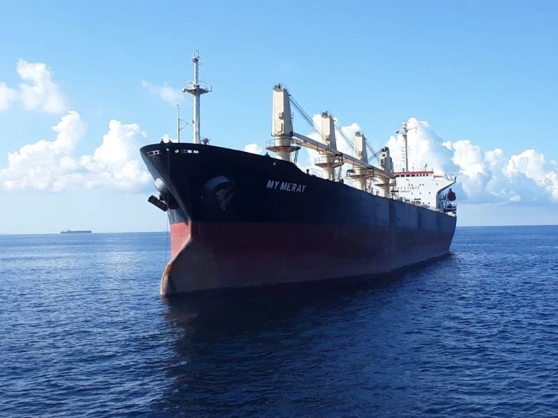 Marmara Denizi’nde makinesi arıza yapan gemi Ahırkapı’ya demirledi
