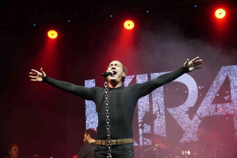 Ünlü sanatçı Kıraç: “Fatih Sultan Mehmet’te bizim, Mustafa Kemal Atatürk’te bizim”
