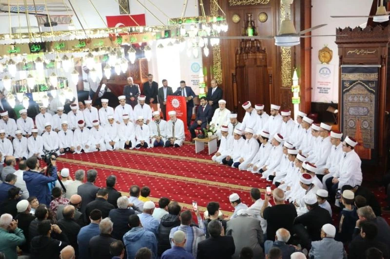 İcazetlerini alan 41 öğrenci hafız oldu
