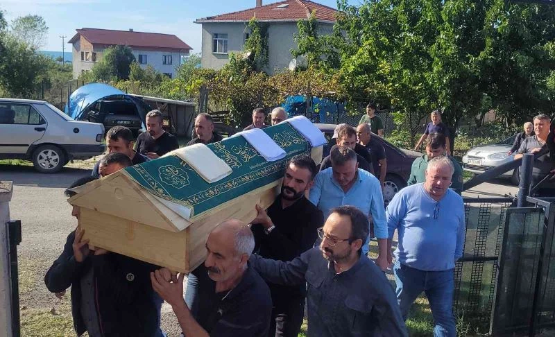 Ilgaz Dağı’na tırmanırken hayatını kaybeden öğretmen son yolculuğuna uğurlandı
