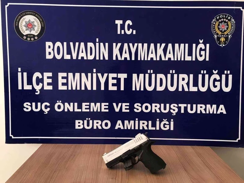 Düğünde havaya ateş açarken mahalle ve çarşı bekçilerine yakalandı
