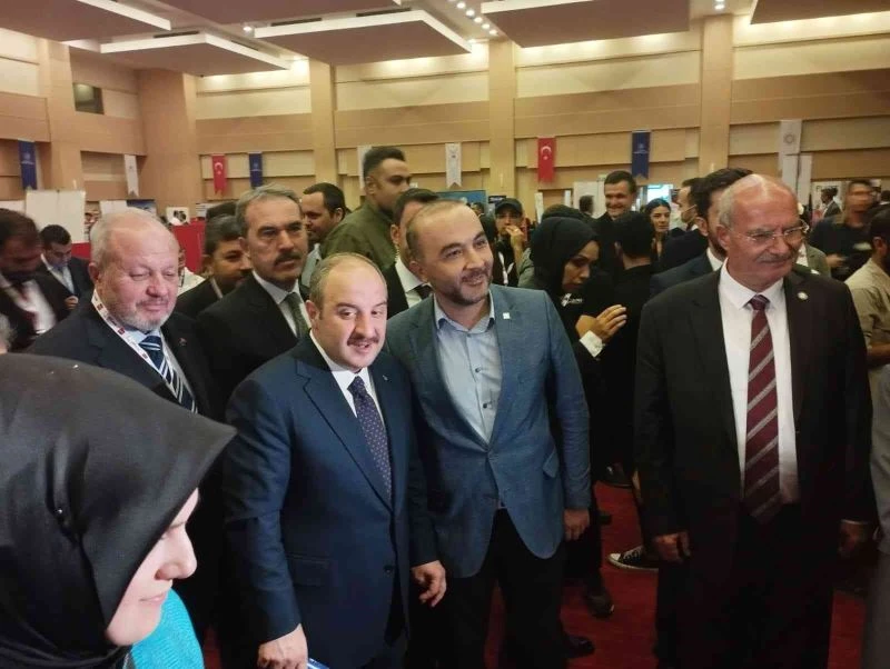 Bakan Varank: “Şu ortamı görseler yakaladığımız başarıda şaşılacak bir durum olmadığını anlayabilirler”
