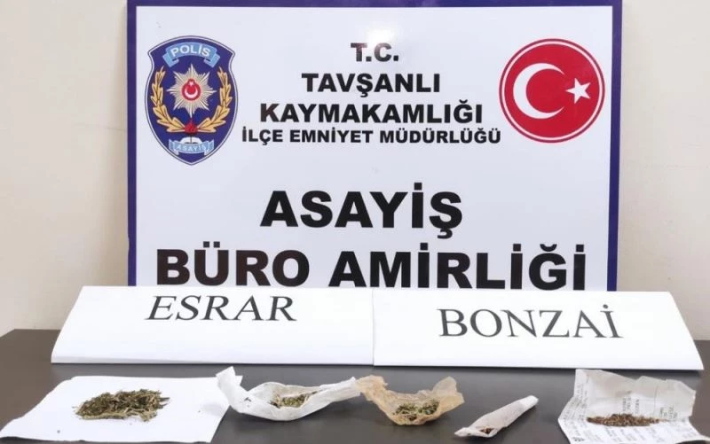 Araç içerisinde uyuşturucu kullanan kişiler yakalandı
