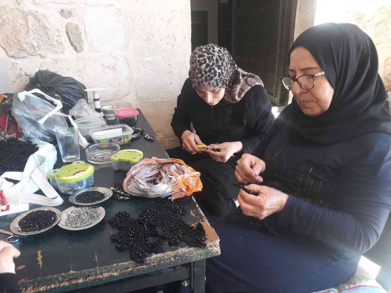 Mardin’de kadınlar el emeklerini dijitalde satarak evlerine katkı sunuyor
