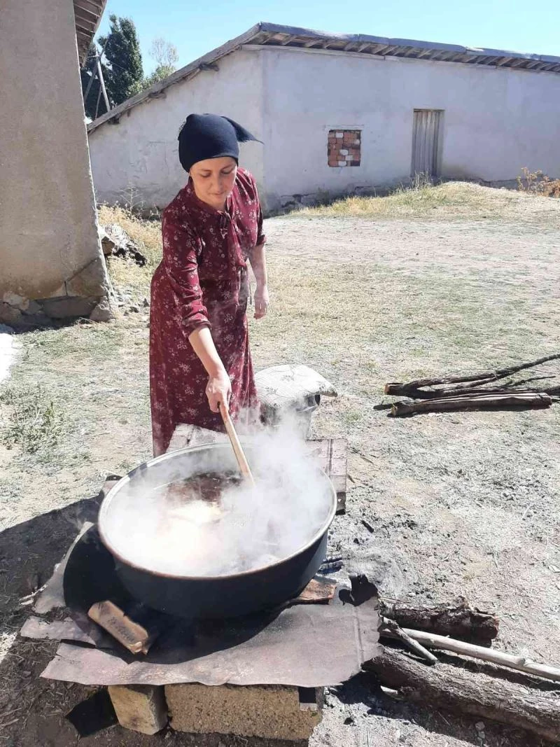 Sorgun’da Pekmez kazanları kaynamaya başladı
