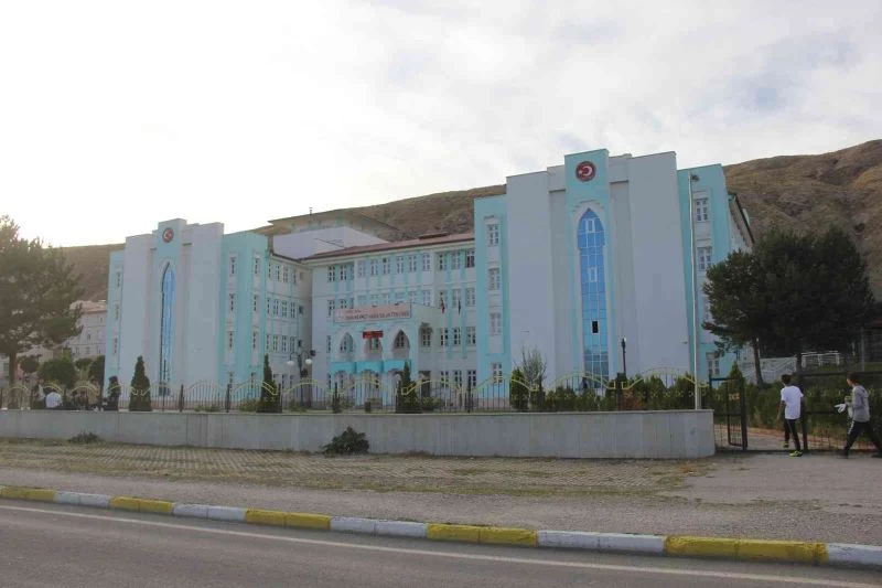 Kokudan etkilenen 11 öğrenci kontrol amaçlı hastaneye kaldırıldı
