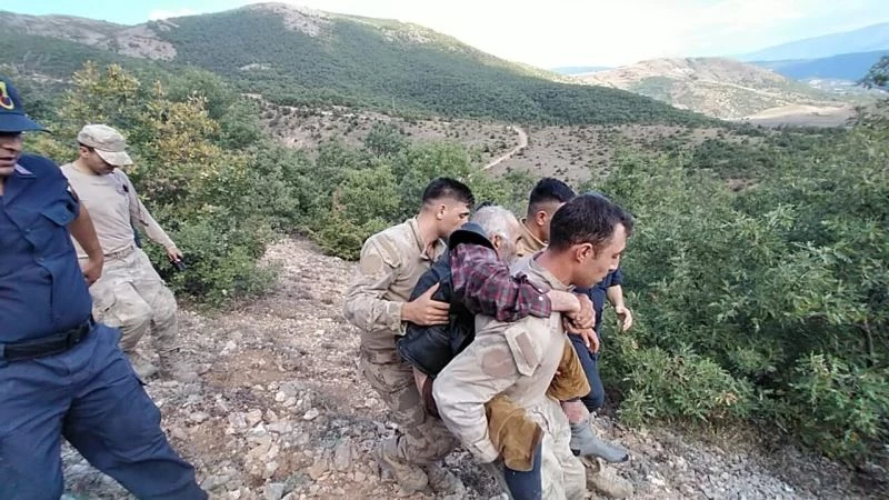 Umutlar tükenmek üzereyken bulundu, Mehmetçik sırtında taşıdı
