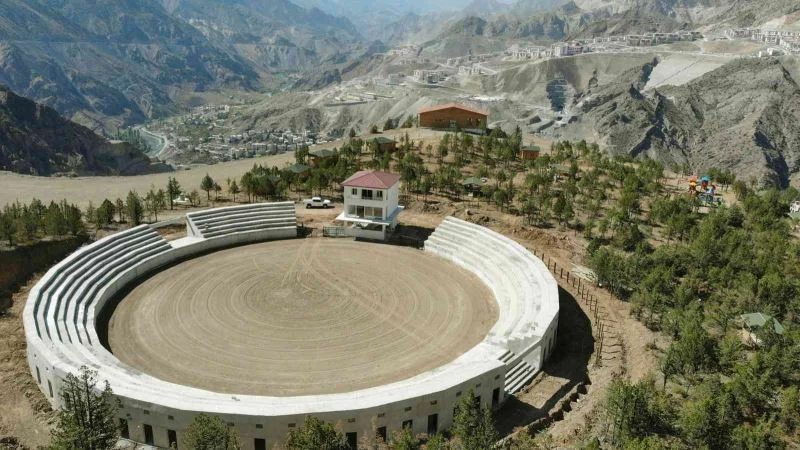 Sular altında kalacak boğa güreşleriyle ünlü ilçede yeni arena yapıldı

