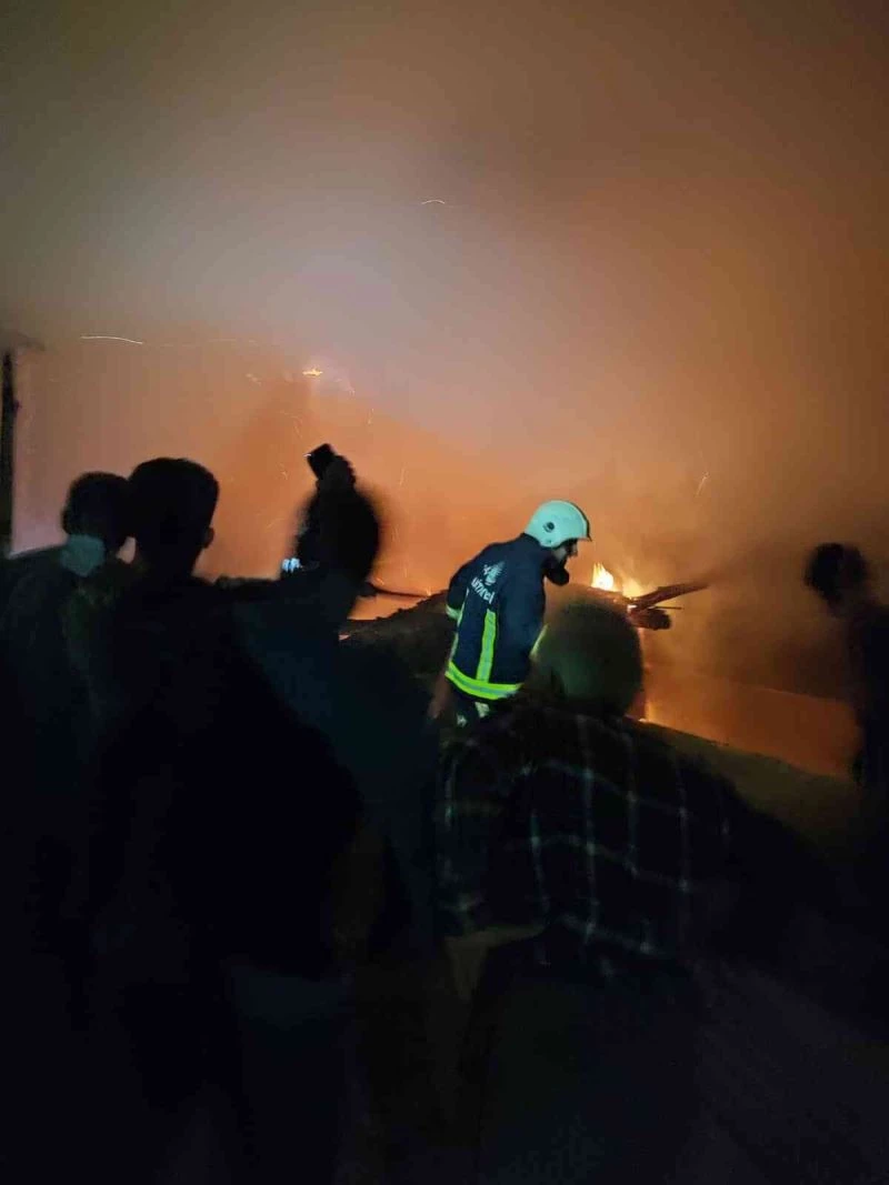 Bahçesaray’da 3 ev yandı
