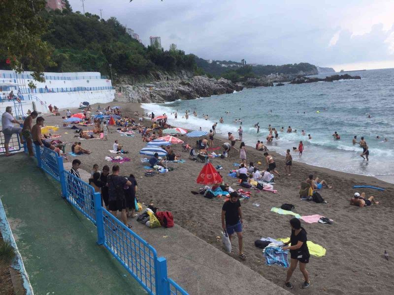 Vatandaşlar hafta sonu plajı boş bırakmadı
