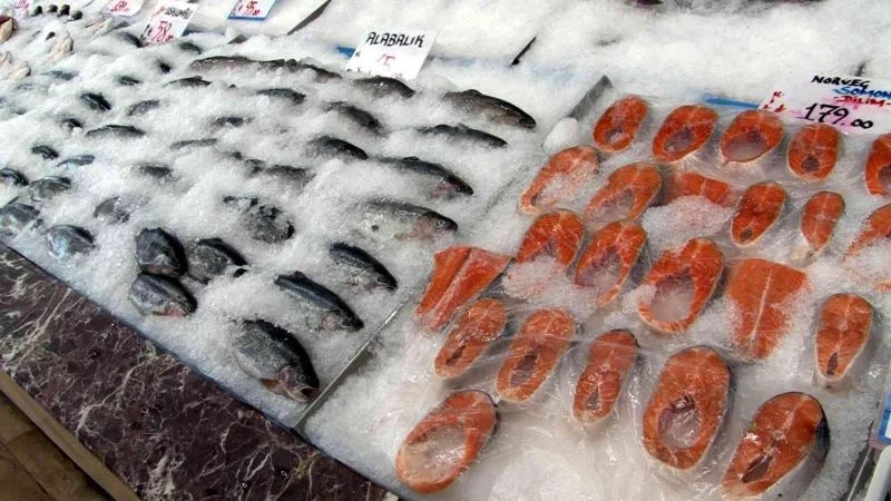 Balık sezonu açıldı, tezgahlar balıkla doldu
