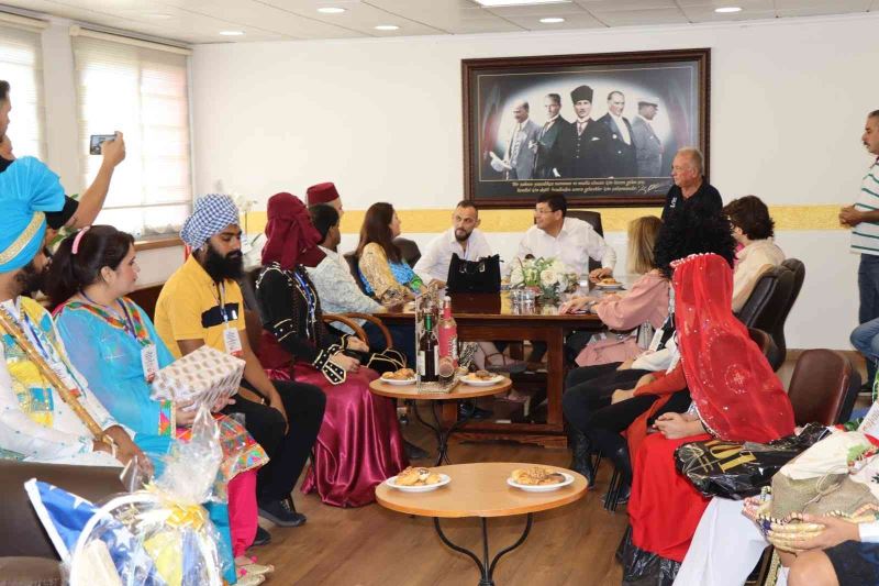 Başkan Özcan 6 ülkeden 200 kişilik misafir grubunu ağırladı

