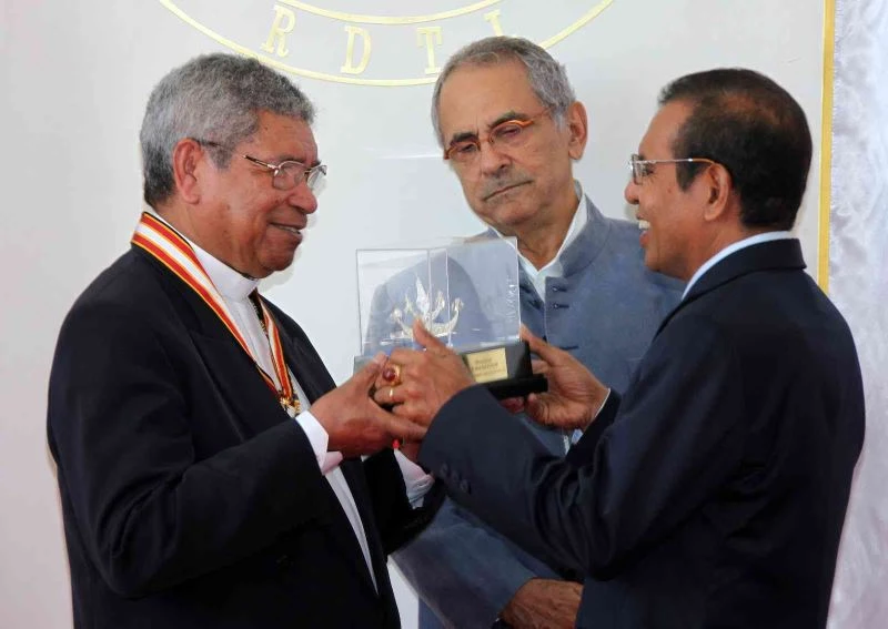 Nobel Ödüllü Piskopos Ximenes Belo’ya çocuklara yönelik 