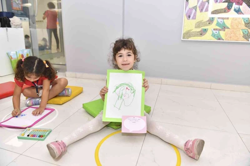 Minik dünyalarını resimle kağıda döktüler
