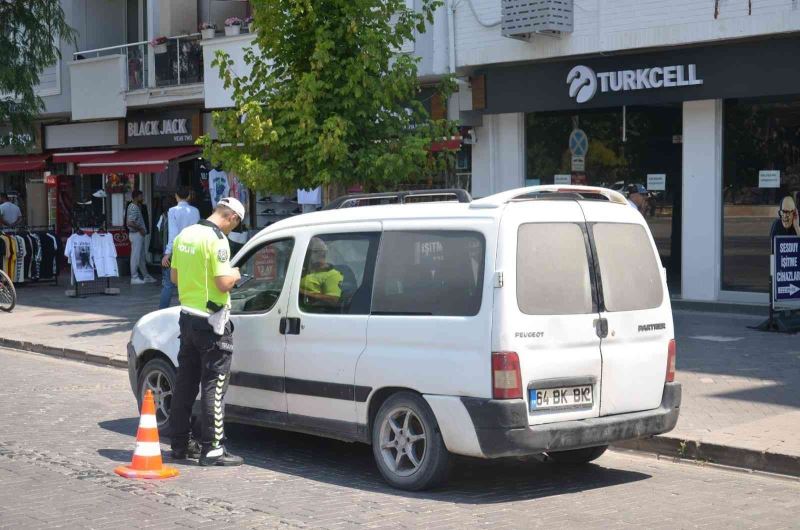 Uşak’ta bin 275 araç sürücüsüne para cezası kesildi
