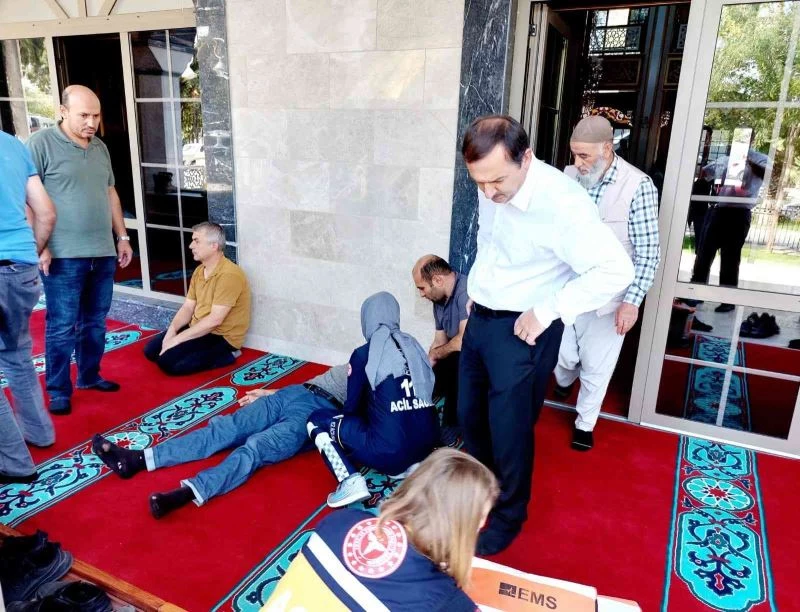 Camide fenalaşan vatandaşa ilk müdahale sağlık müdüründen
