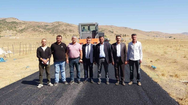 Muş’ta tozlu köy yolları devlet yatırımıyla sıcak asfaltla kaplanıyor

