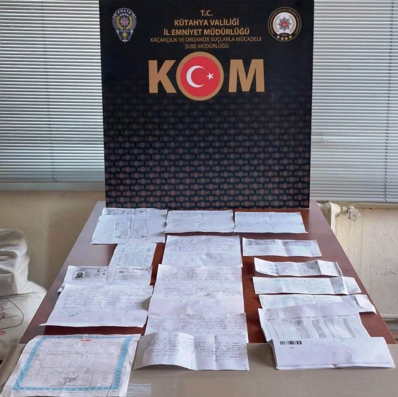 Tavşanlı’da tefecilik operasyonunda 422 bin 822 TL tutarında senet ve sözleşme ele geçirildi
