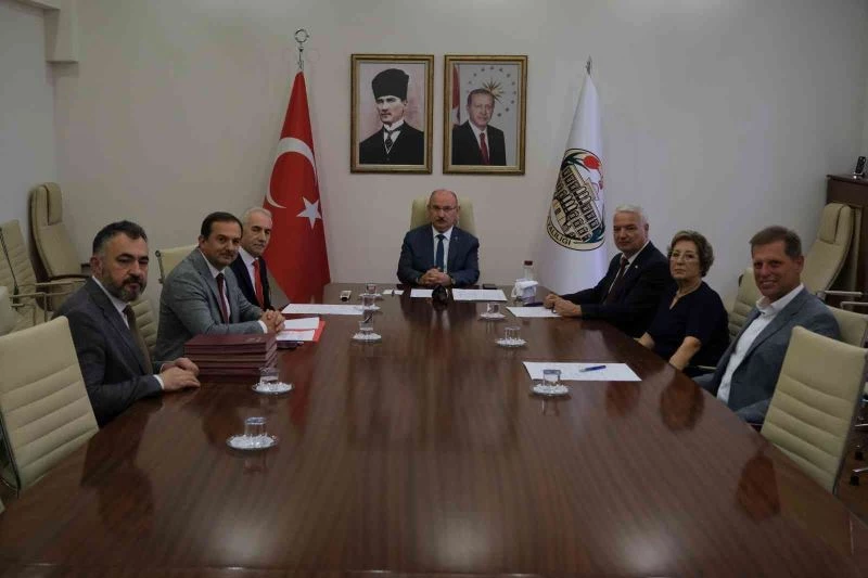 Manisalı hayırsever aile sağlığı merkezi için kolları sıvadı
