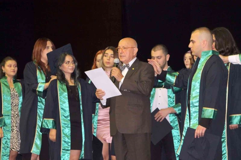 Prof. Dr. Uzel’den genç diş hekimlerine tavsiye
