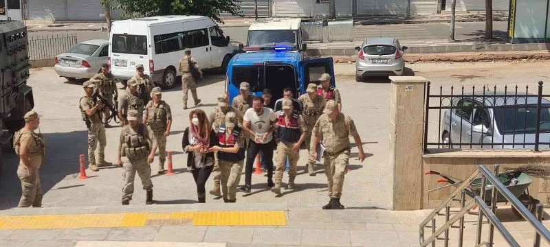 Gezginlerin arabasından eşya çalan 4 kişi yakalandı
