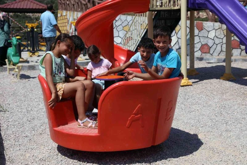 Başkan Yücel, İbradı ve Gündoğmuş’ta şenliklere katıldı
