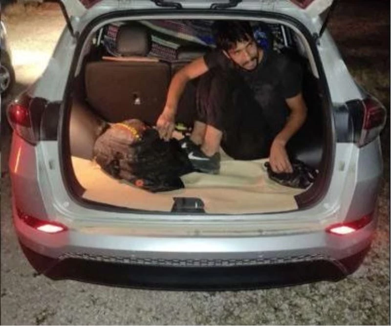 Otomobil bagajında göçmen kaçakçılığı
