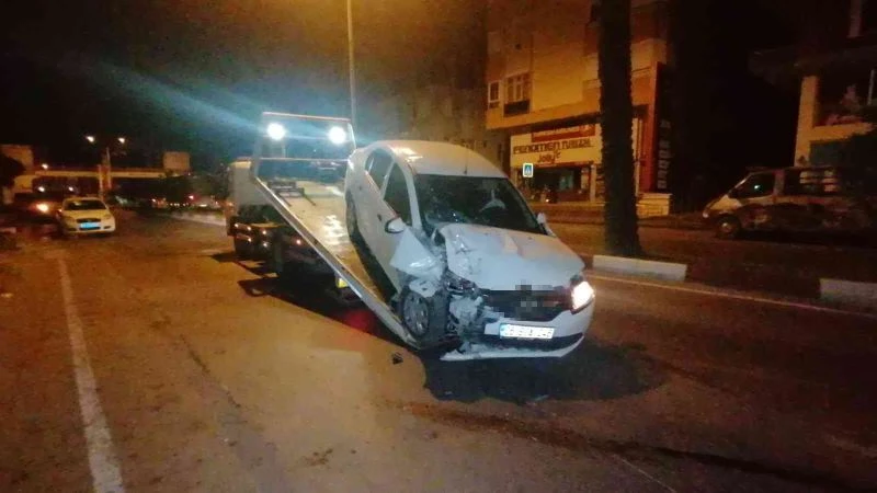 Alkollü sürücü otomobiliyle park halindeki araca çarptı
