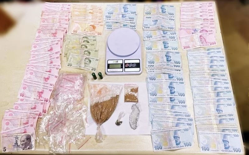 Motosikletli polis timi uyuşturucuya neşter vurdu: 2 tutuklama
