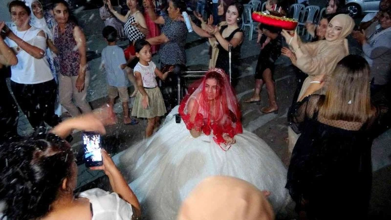 Engelli genç kızın beyaz gelinlik hayali gerçek oldu
