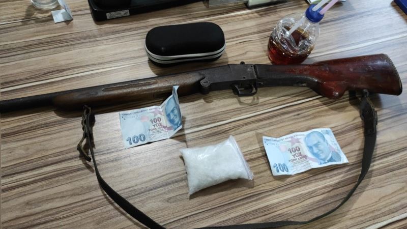 Kestel’de iş yerinde uyuşturucu ticaretine polis baskını : 2 gözaltı
