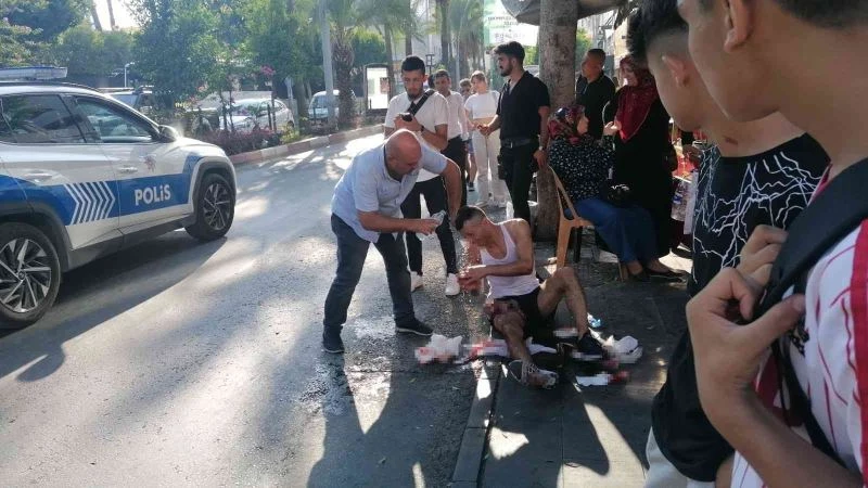 Dövme yaptırmak için gittiği dükkanda önce dövüldü sonra bıçaklandı
